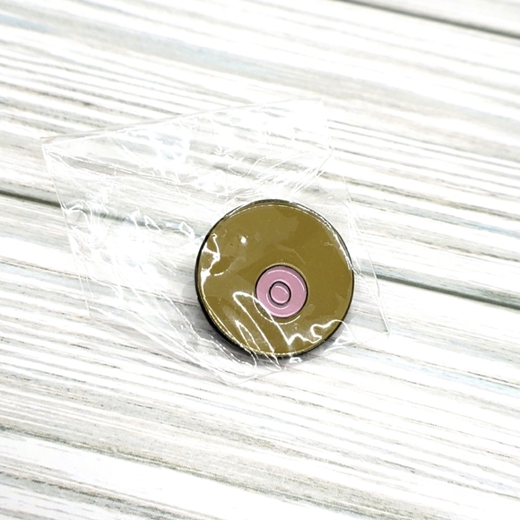 Boob  Pin Badge Brooch - Picture 3 of 3